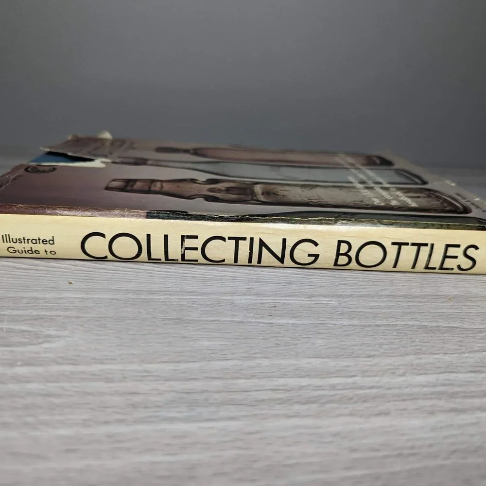 Vintage The Illustrated Guide to Collecting Bottles Hard Cover Book